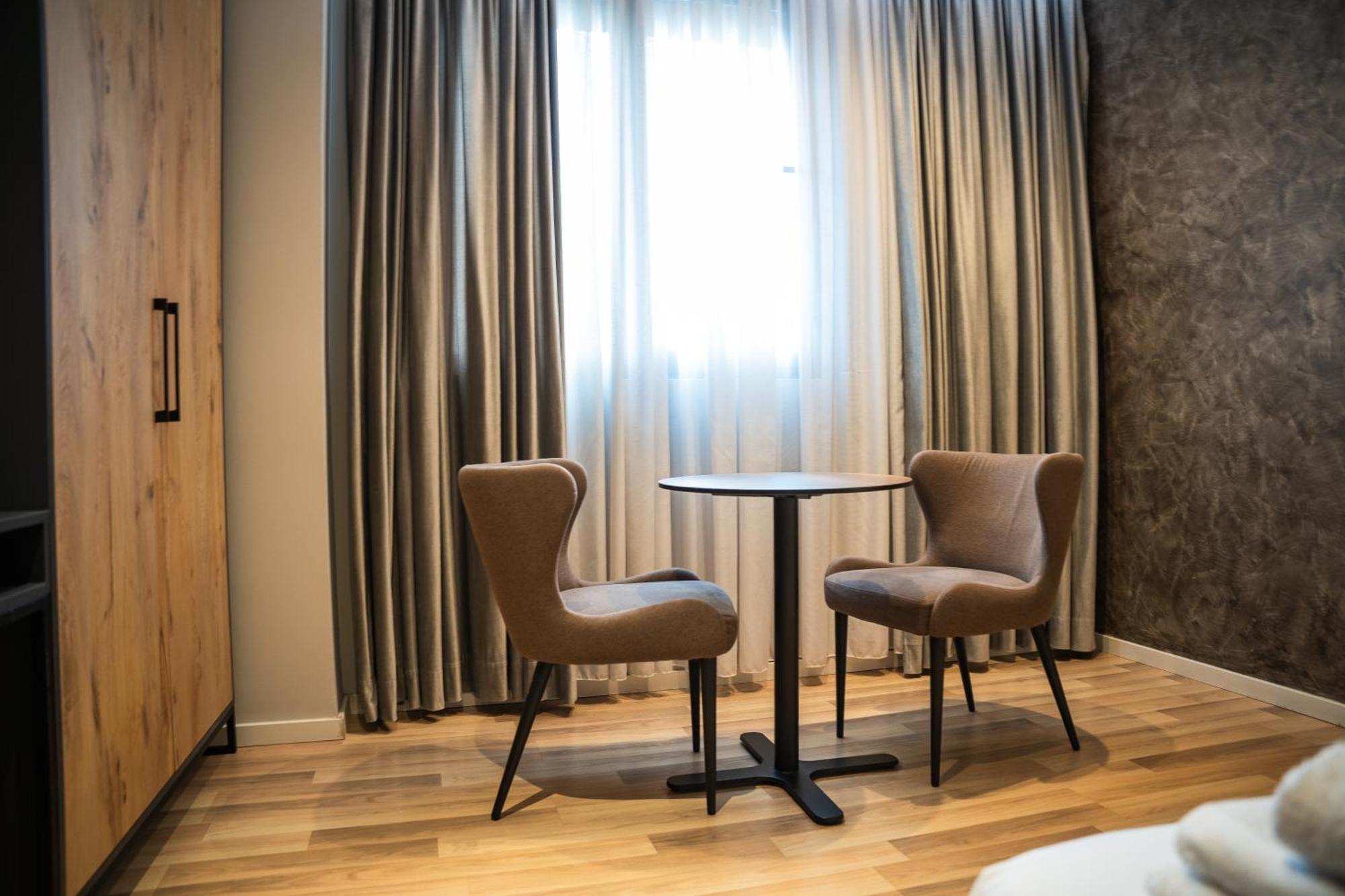Center Boutique Hotel Tirana Bagian luar foto