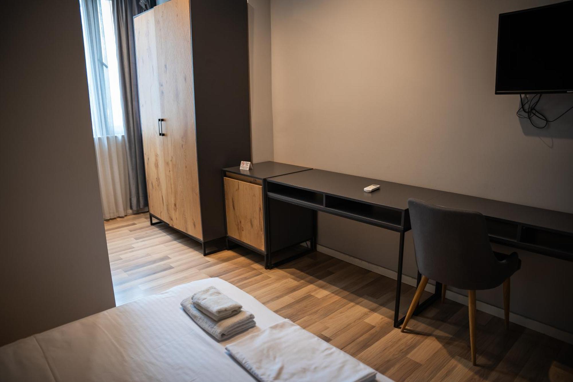 Center Boutique Hotel Tirana Bagian luar foto
