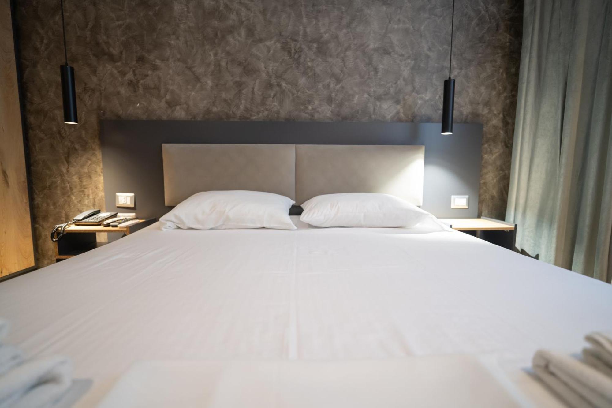 Center Boutique Hotel Tirana Bagian luar foto