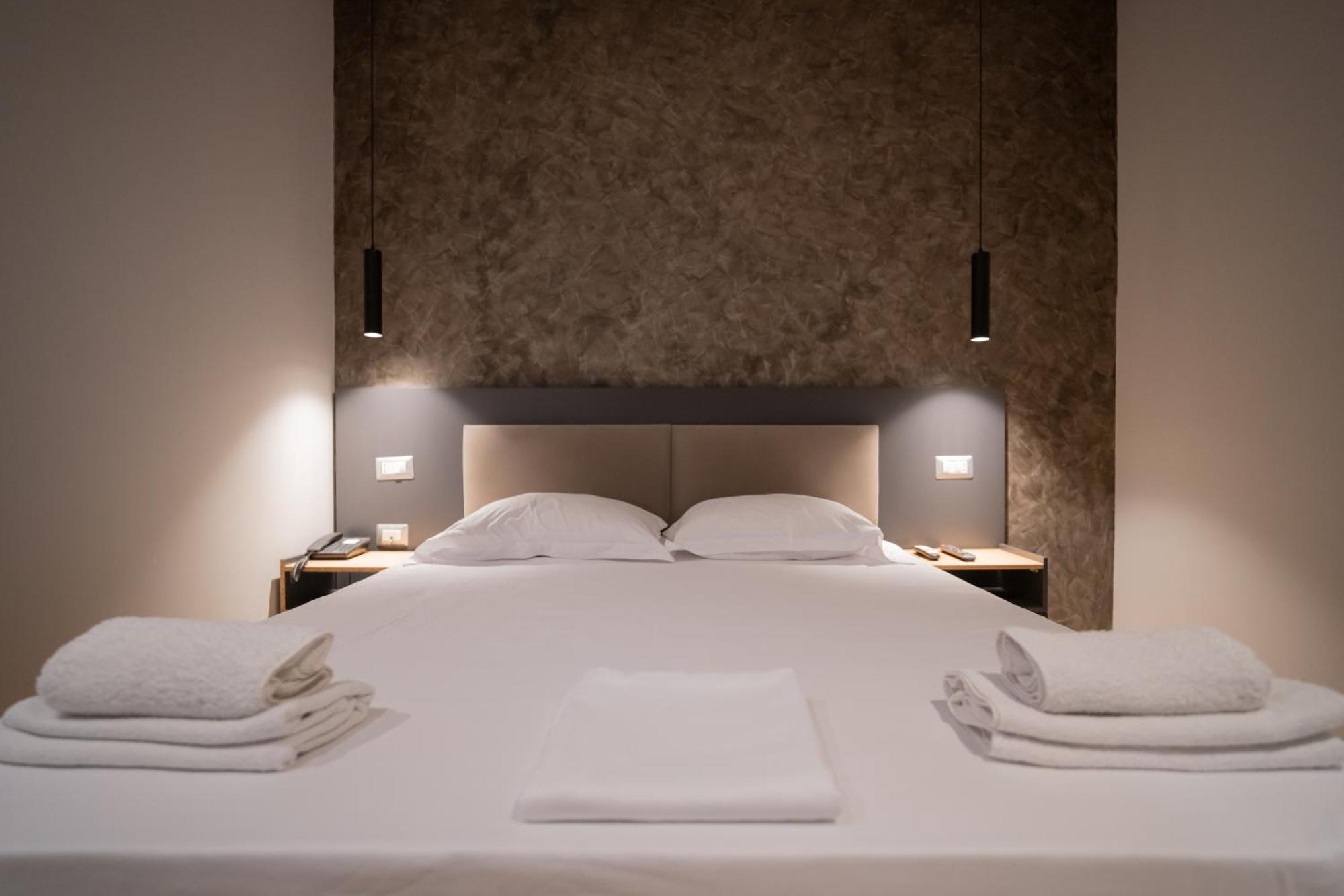 Center Boutique Hotel Tirana Bagian luar foto
