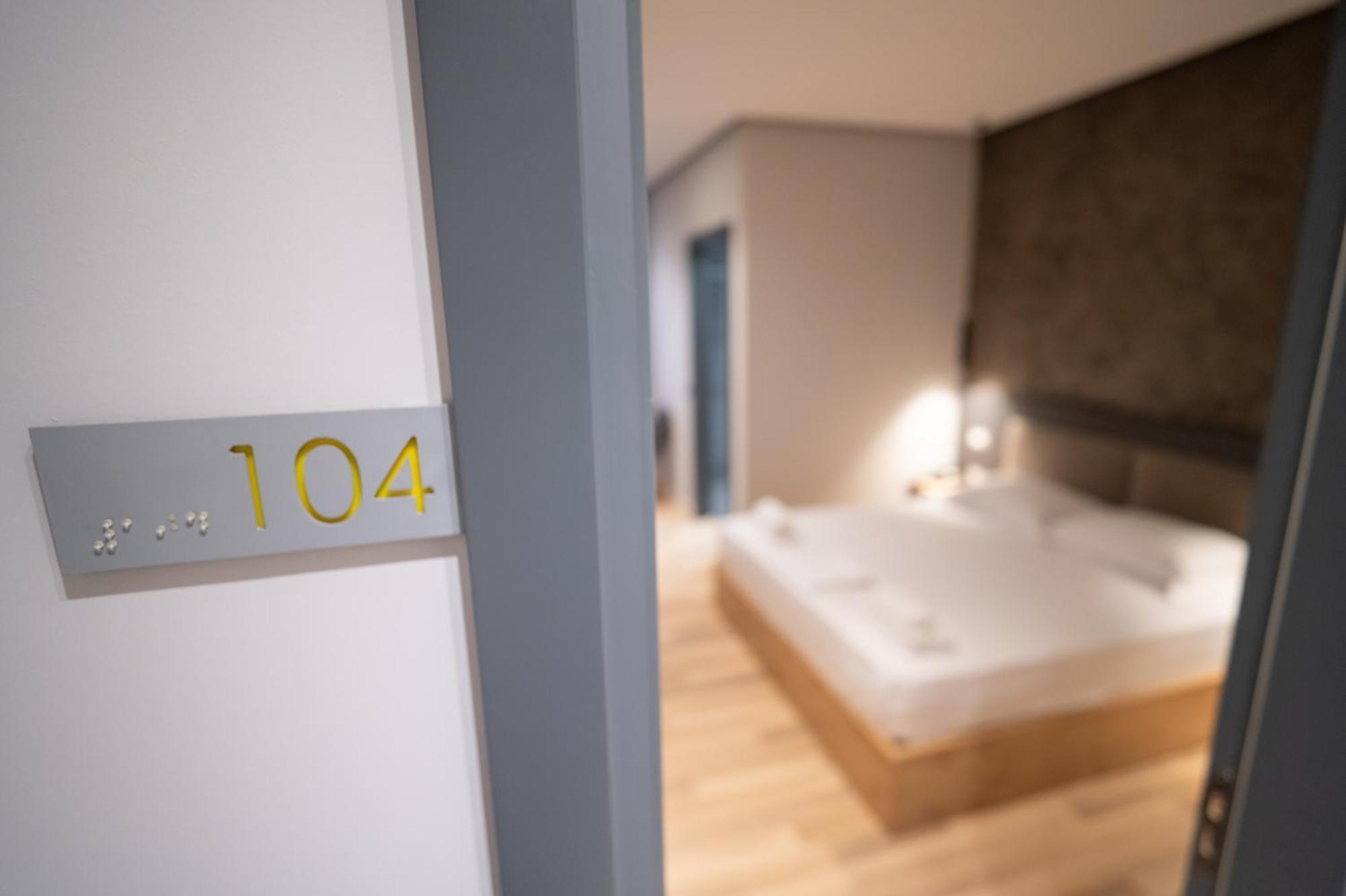 Center Boutique Hotel Tirana Bagian luar foto