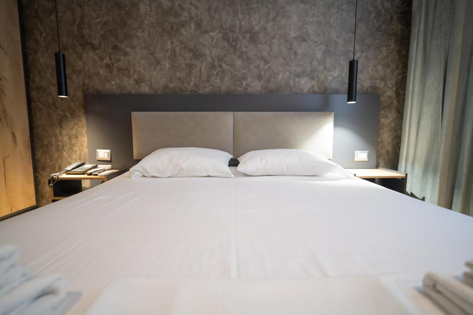Center Boutique Hotel Tirana Bagian luar foto