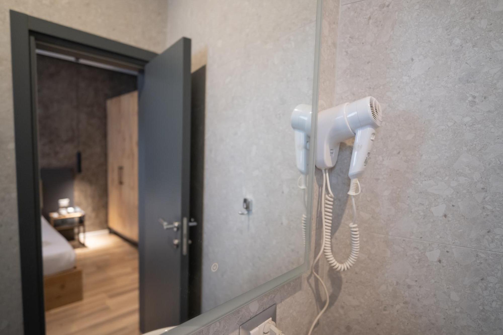 Center Boutique Hotel Tirana Bagian luar foto