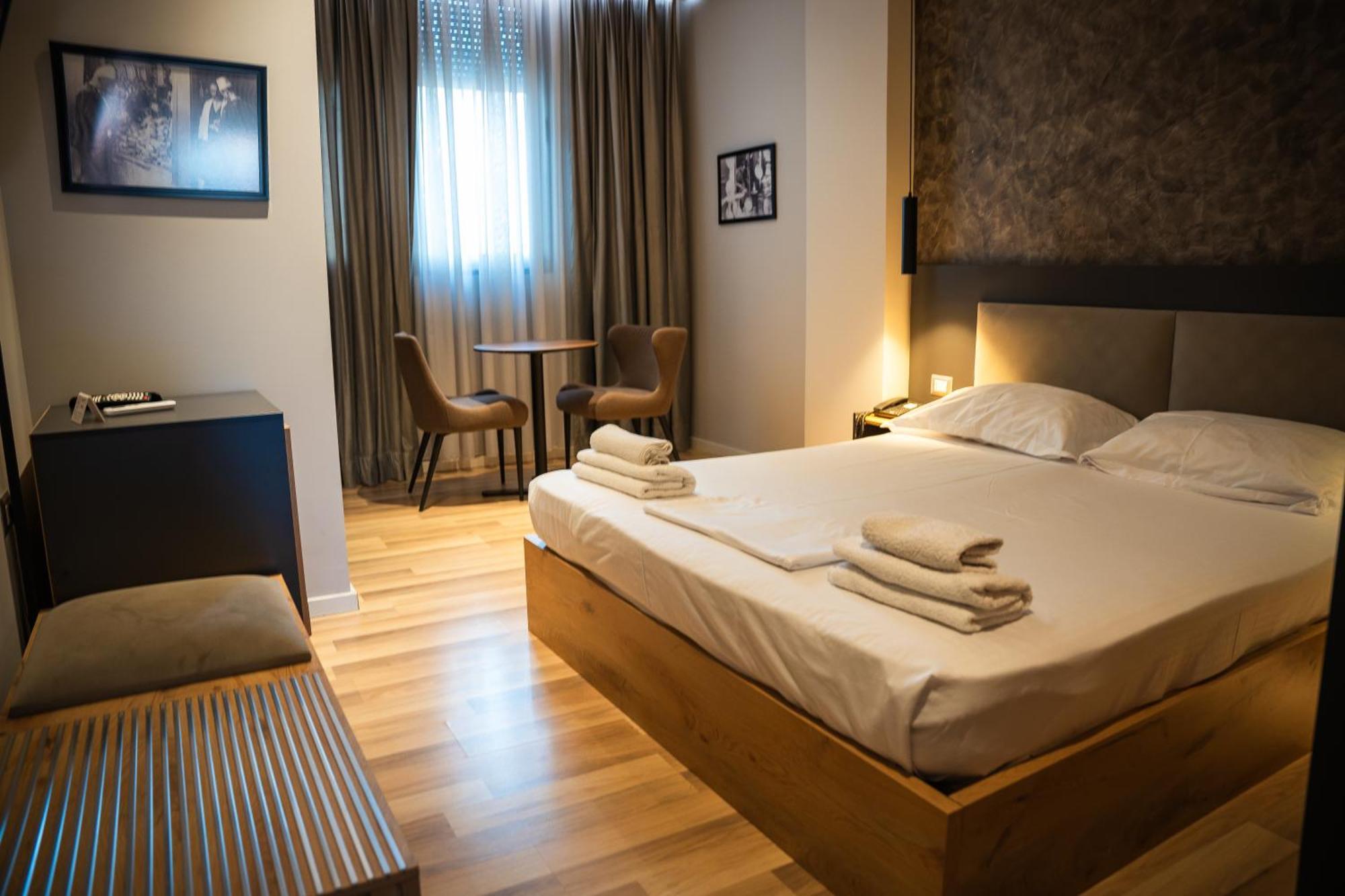 Center Boutique Hotel Tirana Bagian luar foto