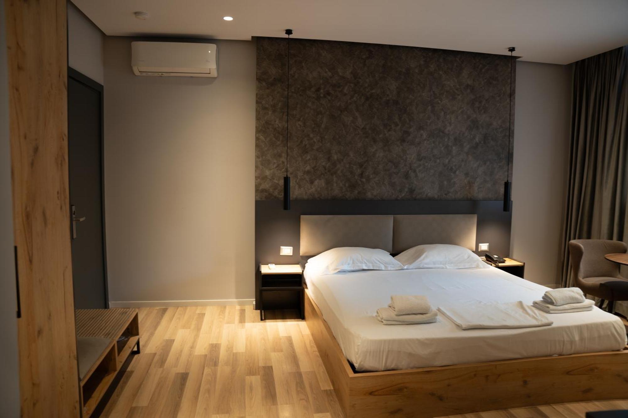 Center Boutique Hotel Tirana Bagian luar foto