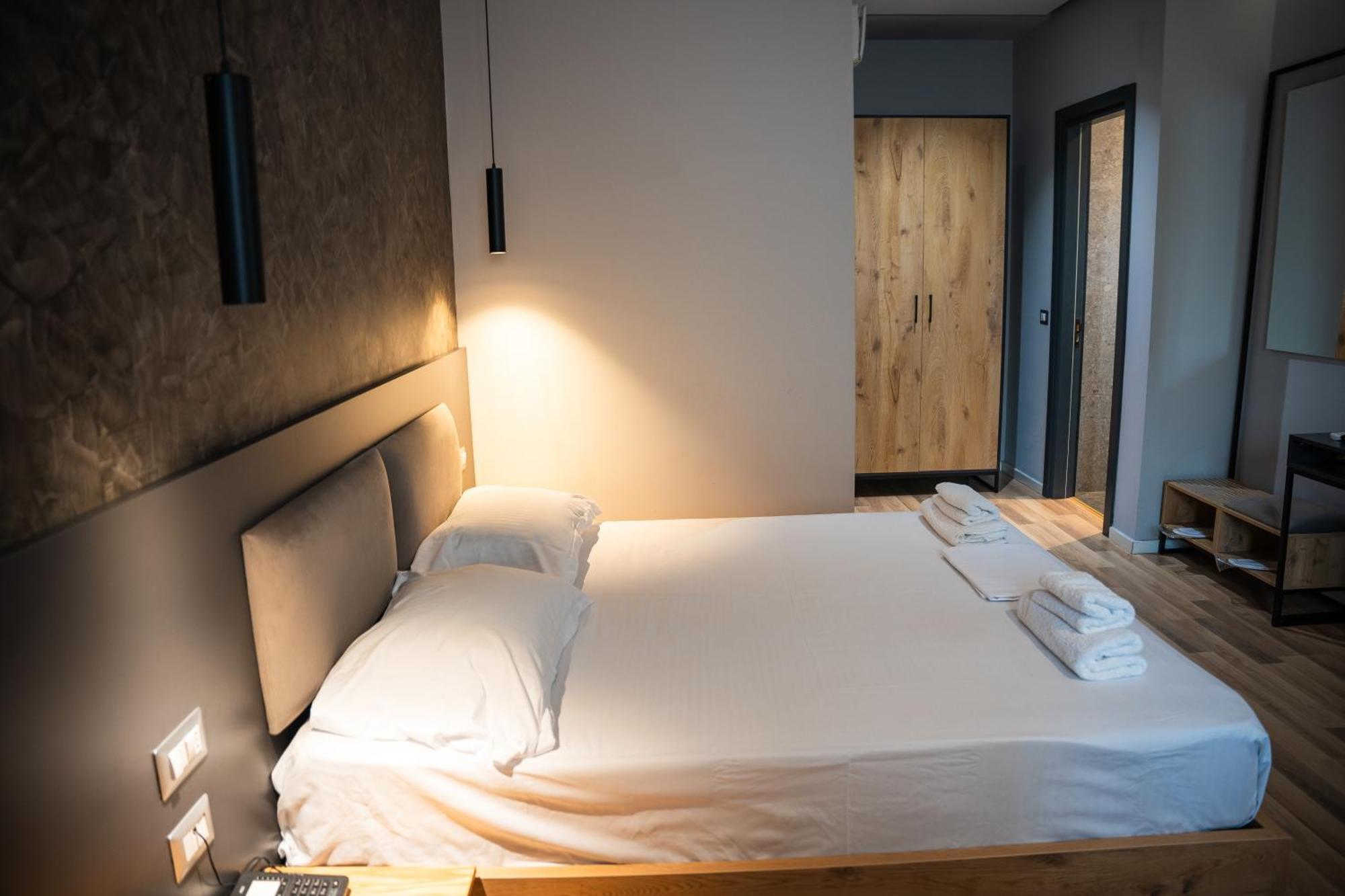 Center Boutique Hotel Tirana Bagian luar foto