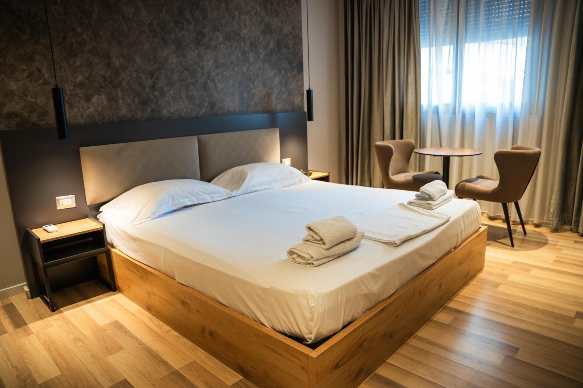 Center Boutique Hotel Tirana Bagian luar foto
