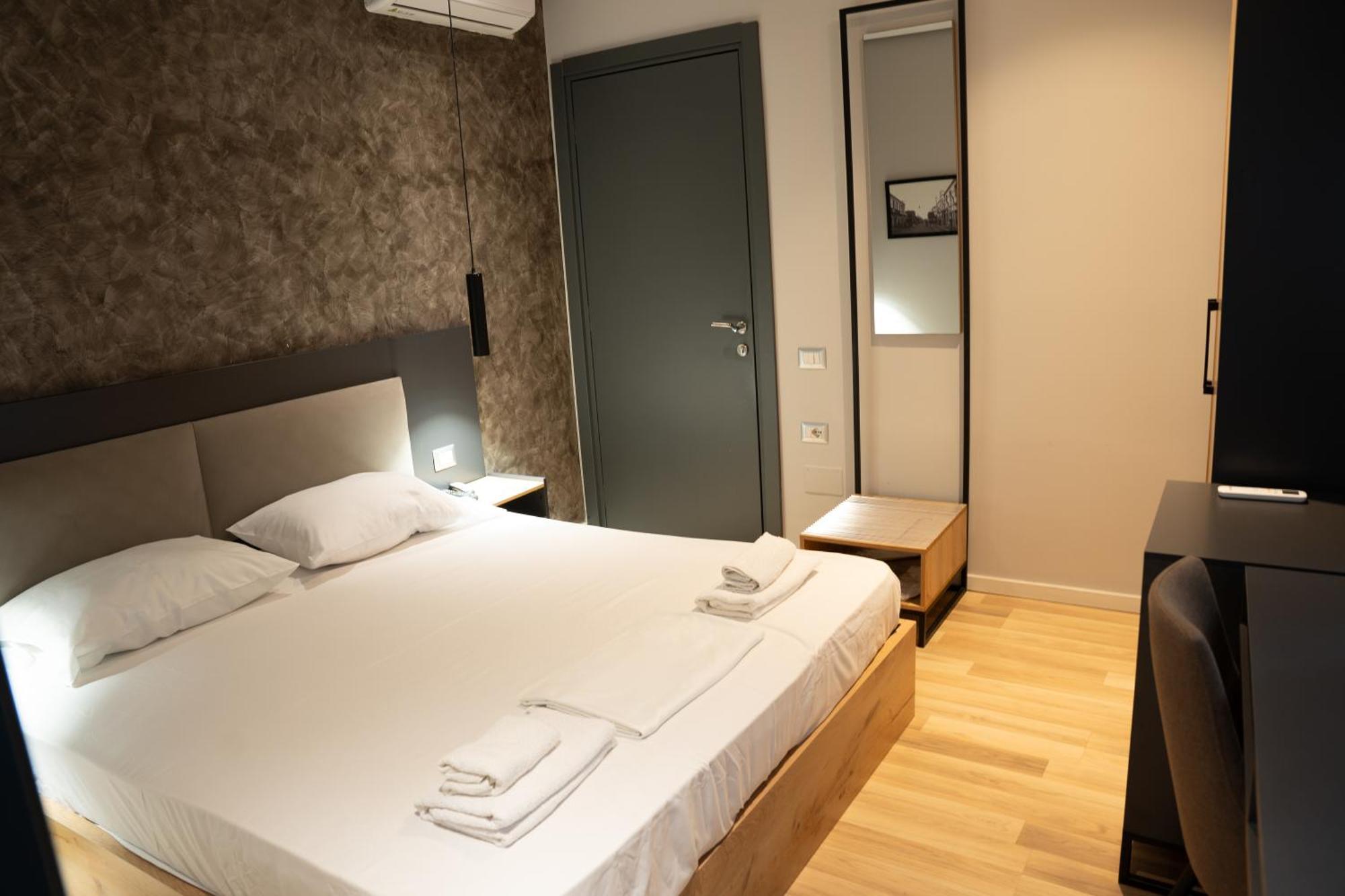 Center Boutique Hotel Tirana Bagian luar foto
