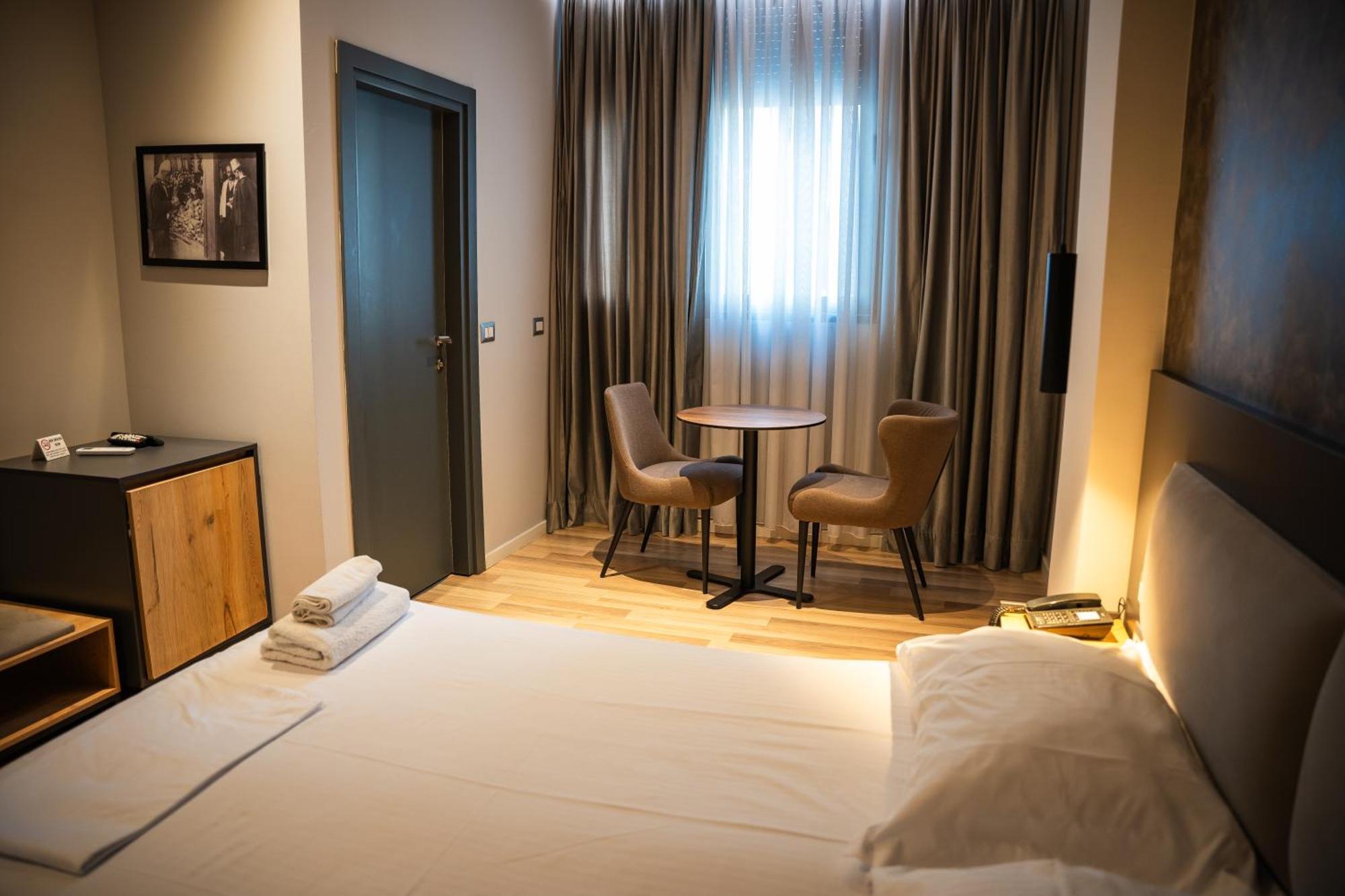 Center Boutique Hotel Tirana Bagian luar foto