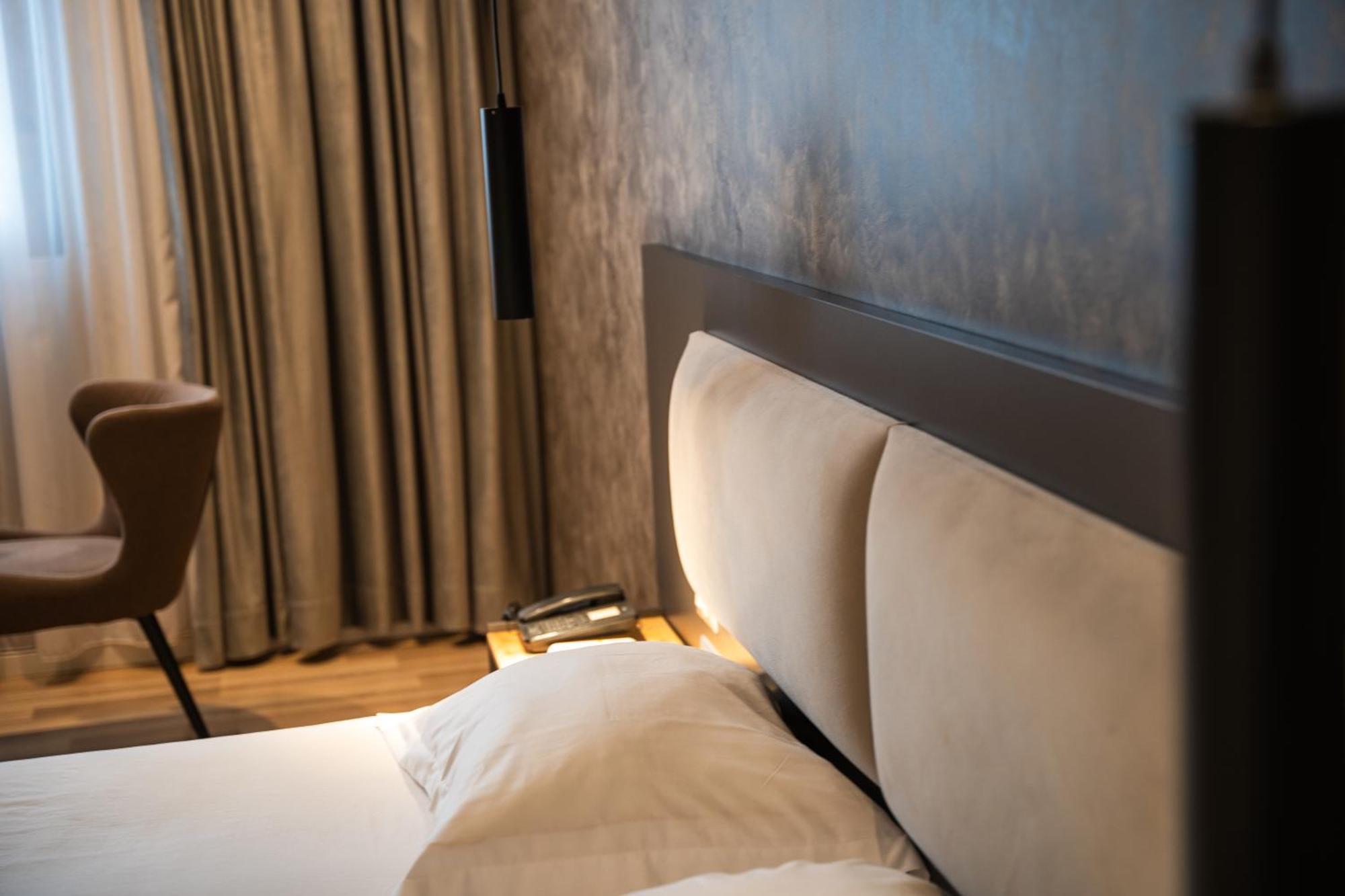 Center Boutique Hotel Tirana Bagian luar foto