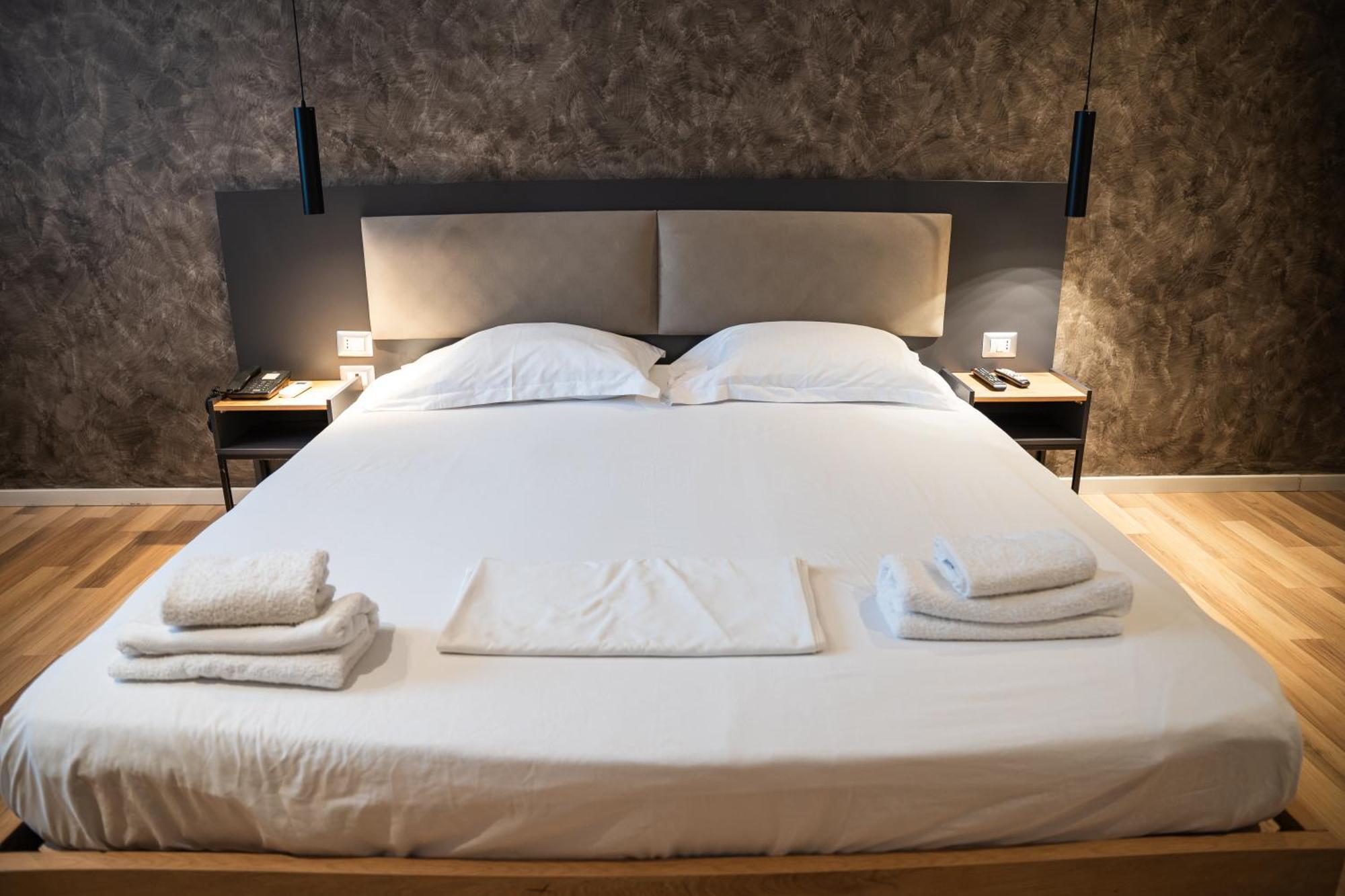 Center Boutique Hotel Tirana Bagian luar foto