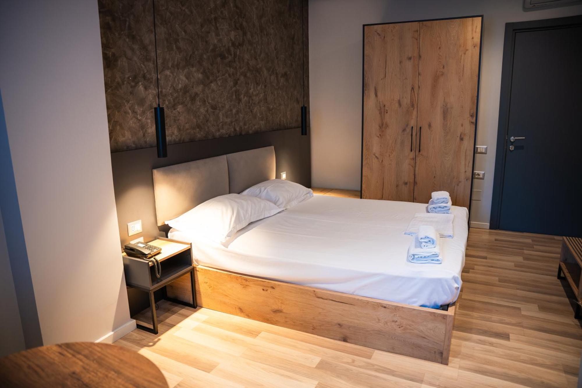 Center Boutique Hotel Tirana Bagian luar foto