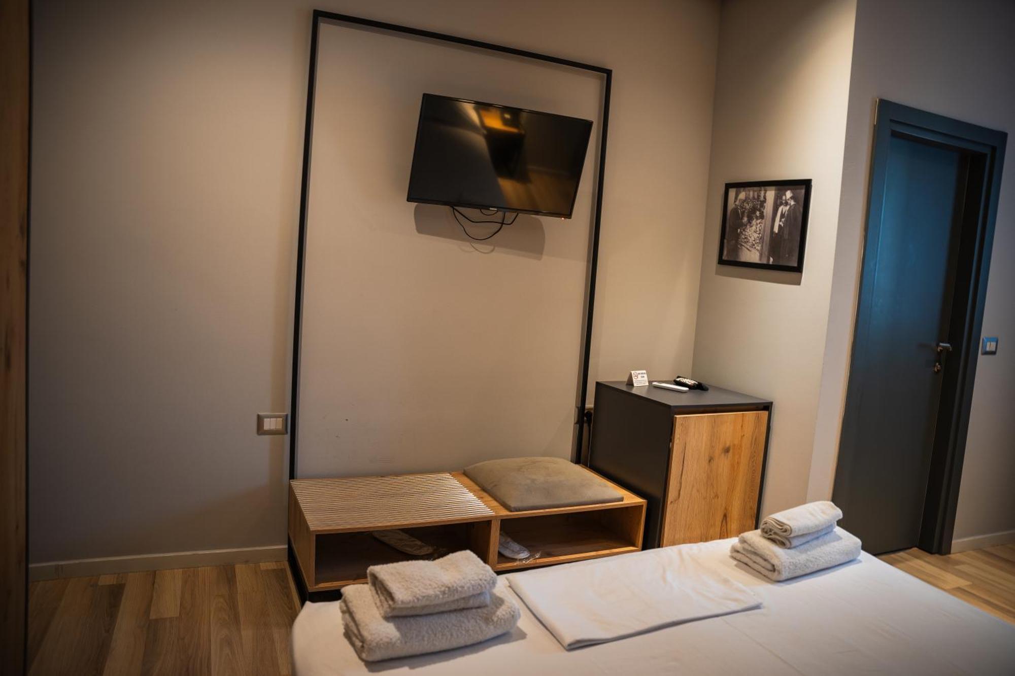 Center Boutique Hotel Tirana Bagian luar foto