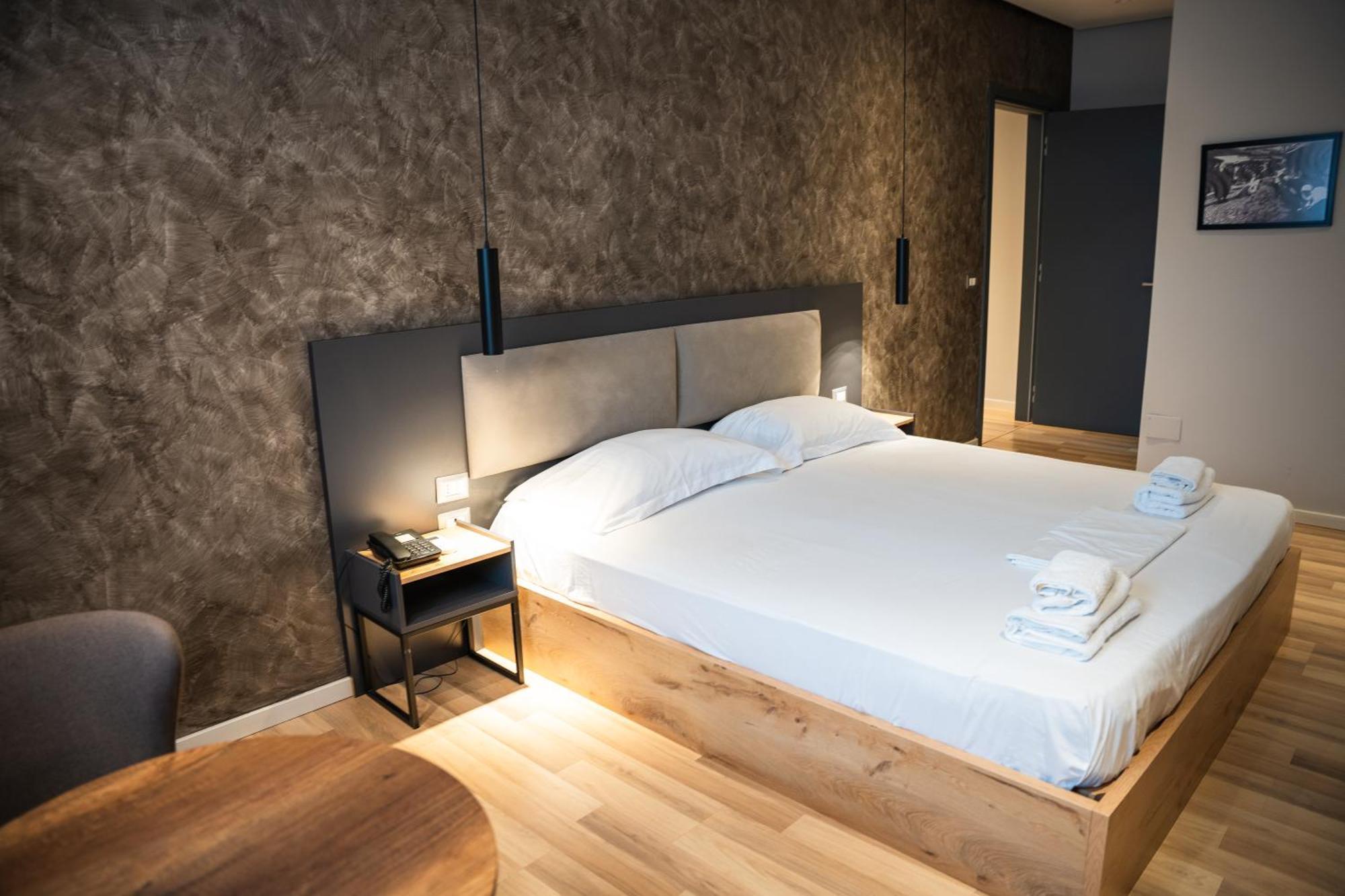 Center Boutique Hotel Tirana Bagian luar foto