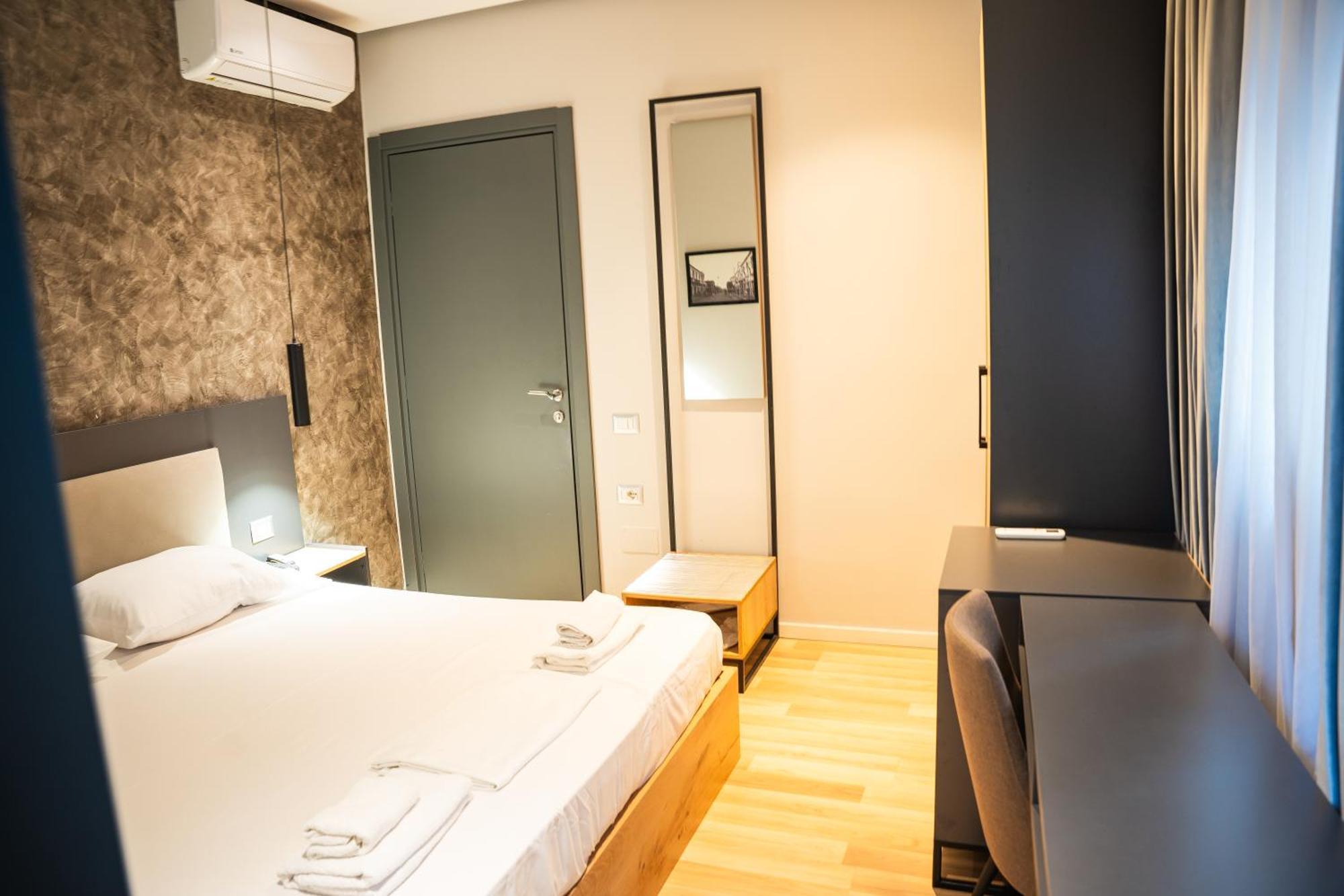 Center Boutique Hotel Tirana Bagian luar foto