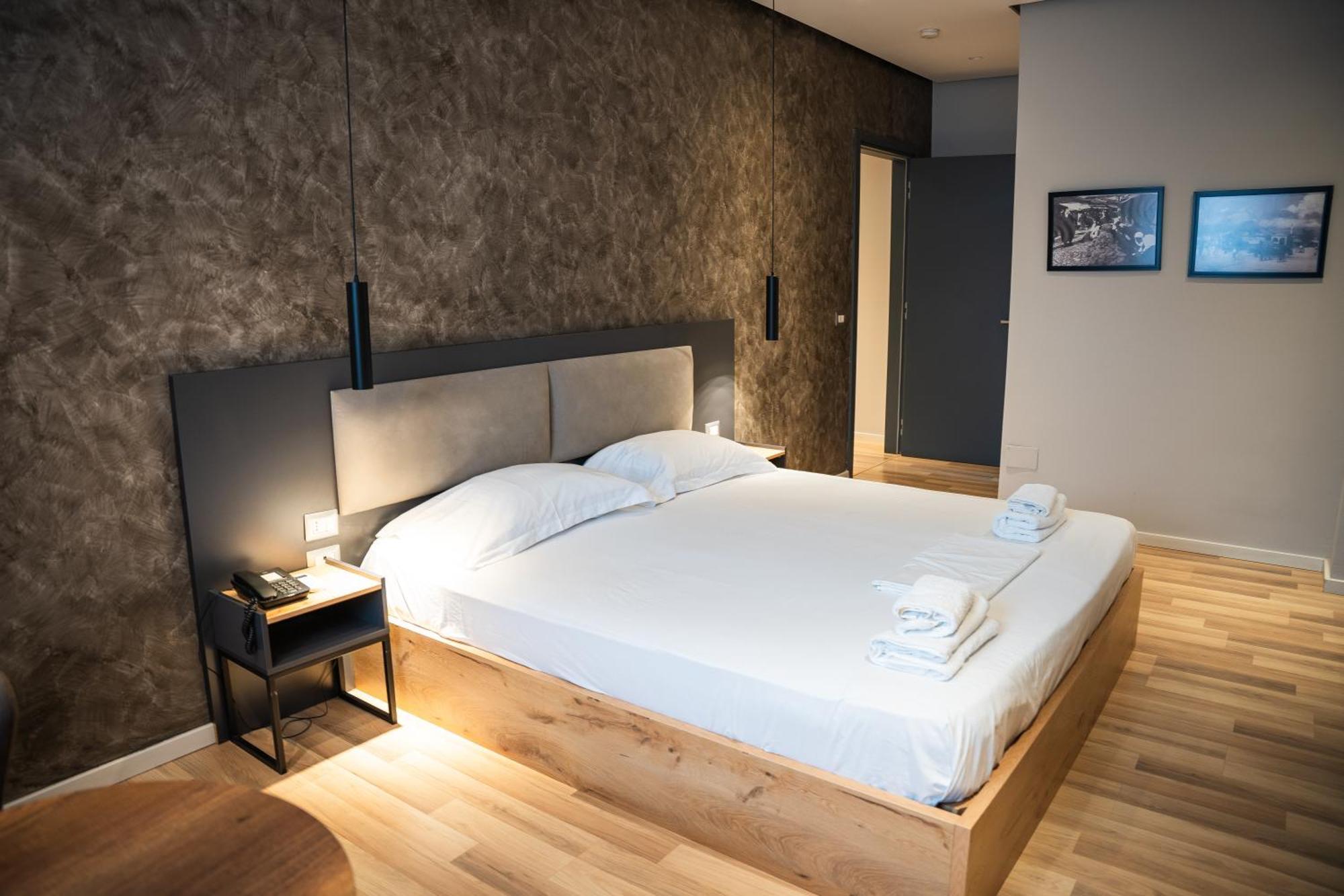 Center Boutique Hotel Tirana Bagian luar foto