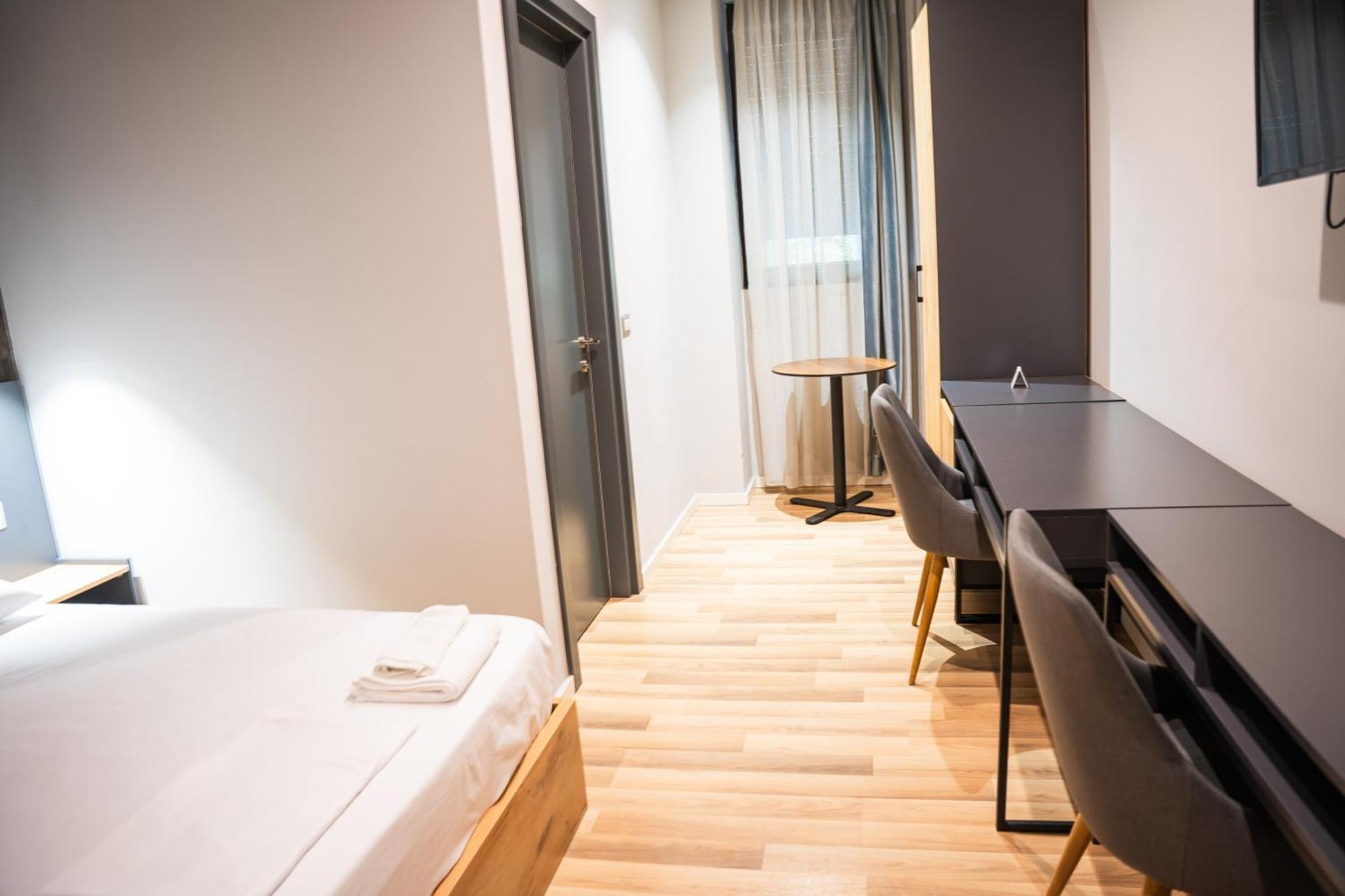 Center Boutique Hotel Tirana Bagian luar foto