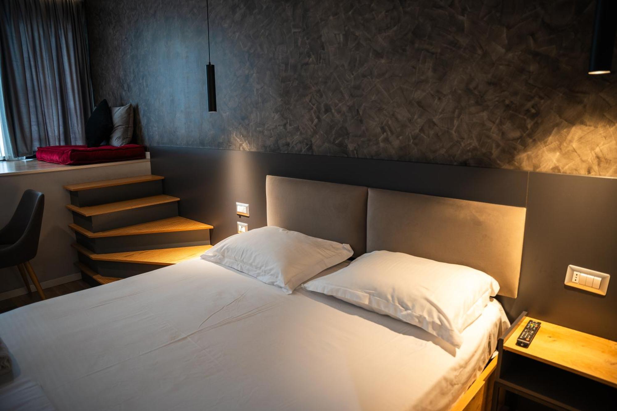 Center Boutique Hotel Tirana Bagian luar foto