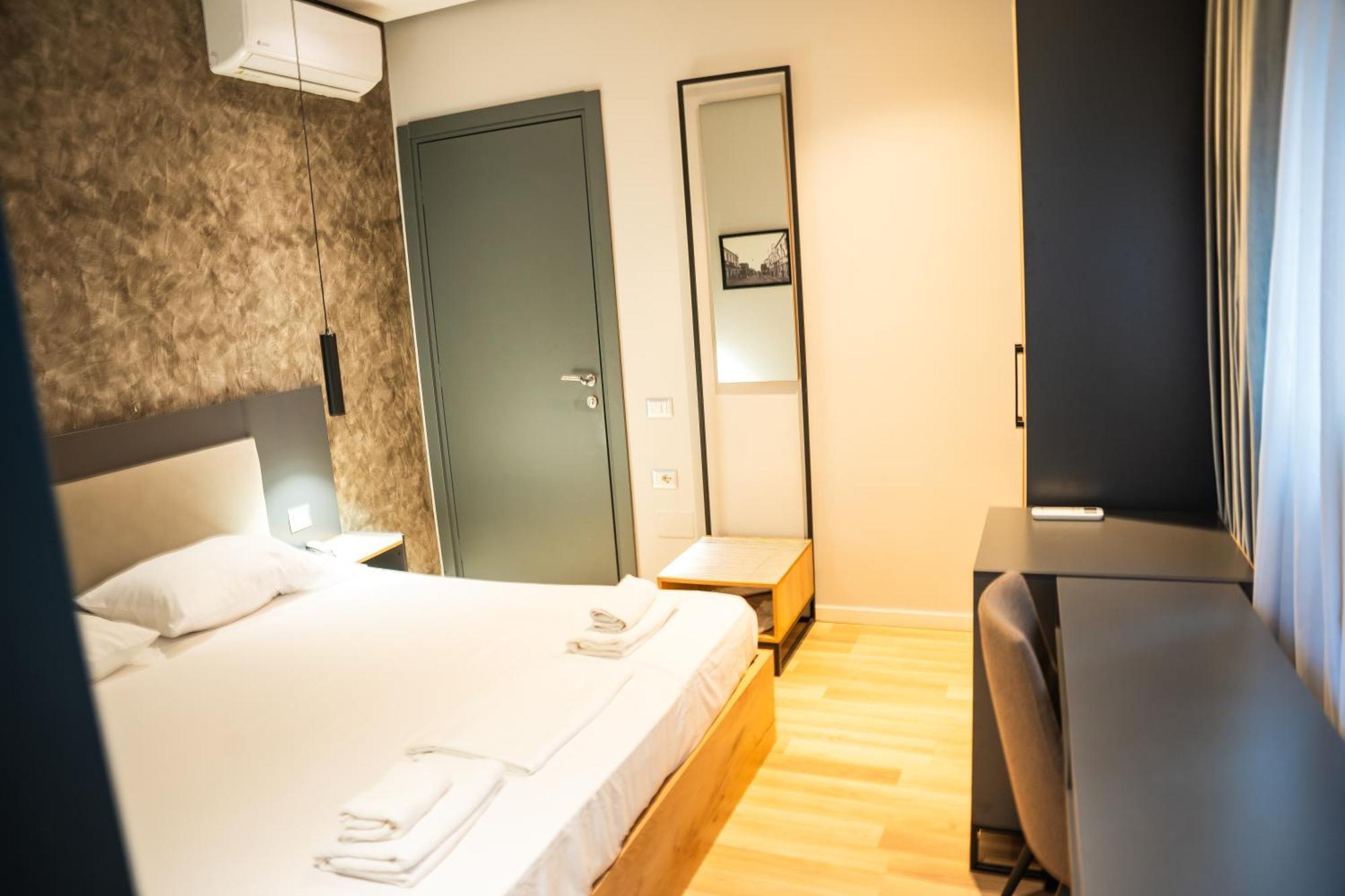 Center Boutique Hotel Tirana Bagian luar foto