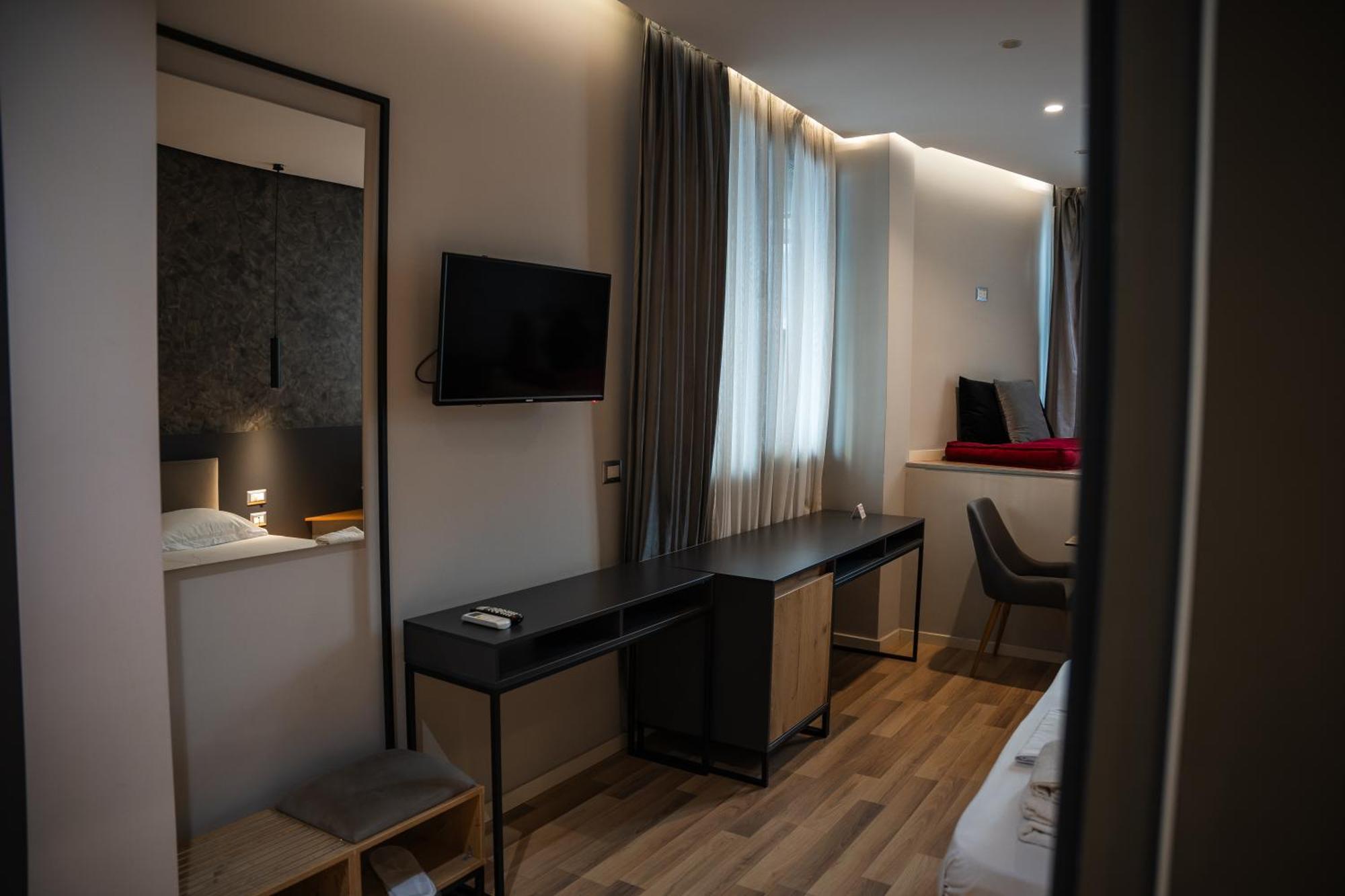 Center Boutique Hotel Tirana Bagian luar foto
