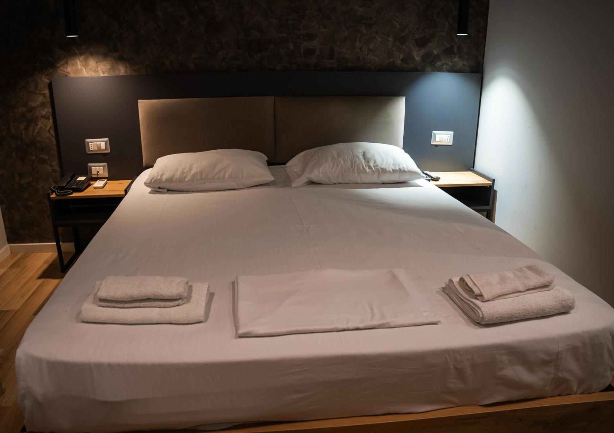 Center Boutique Hotel Tirana Bagian luar foto