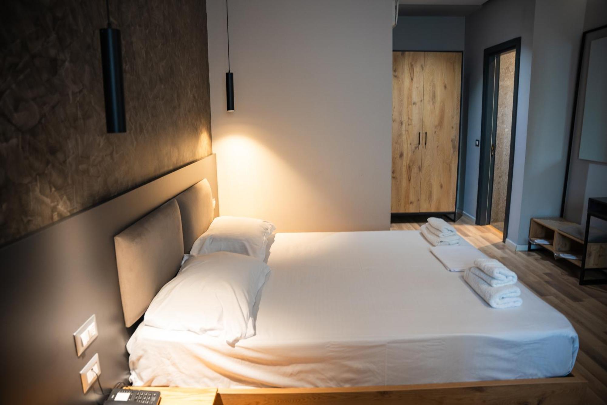 Center Boutique Hotel Tirana Bagian luar foto