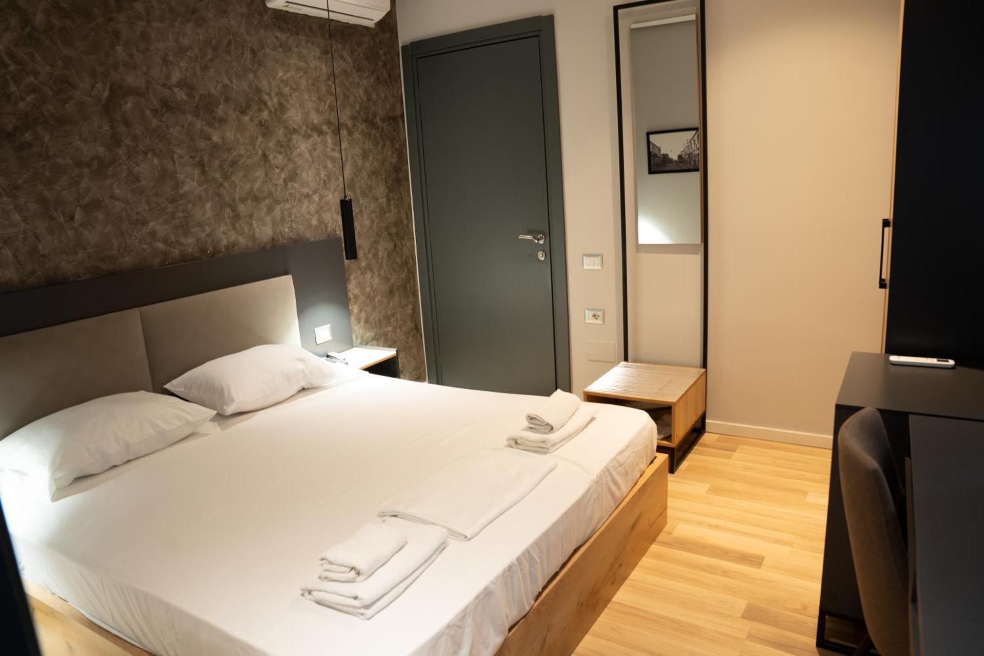 Center Boutique Hotel Tirana Bagian luar foto