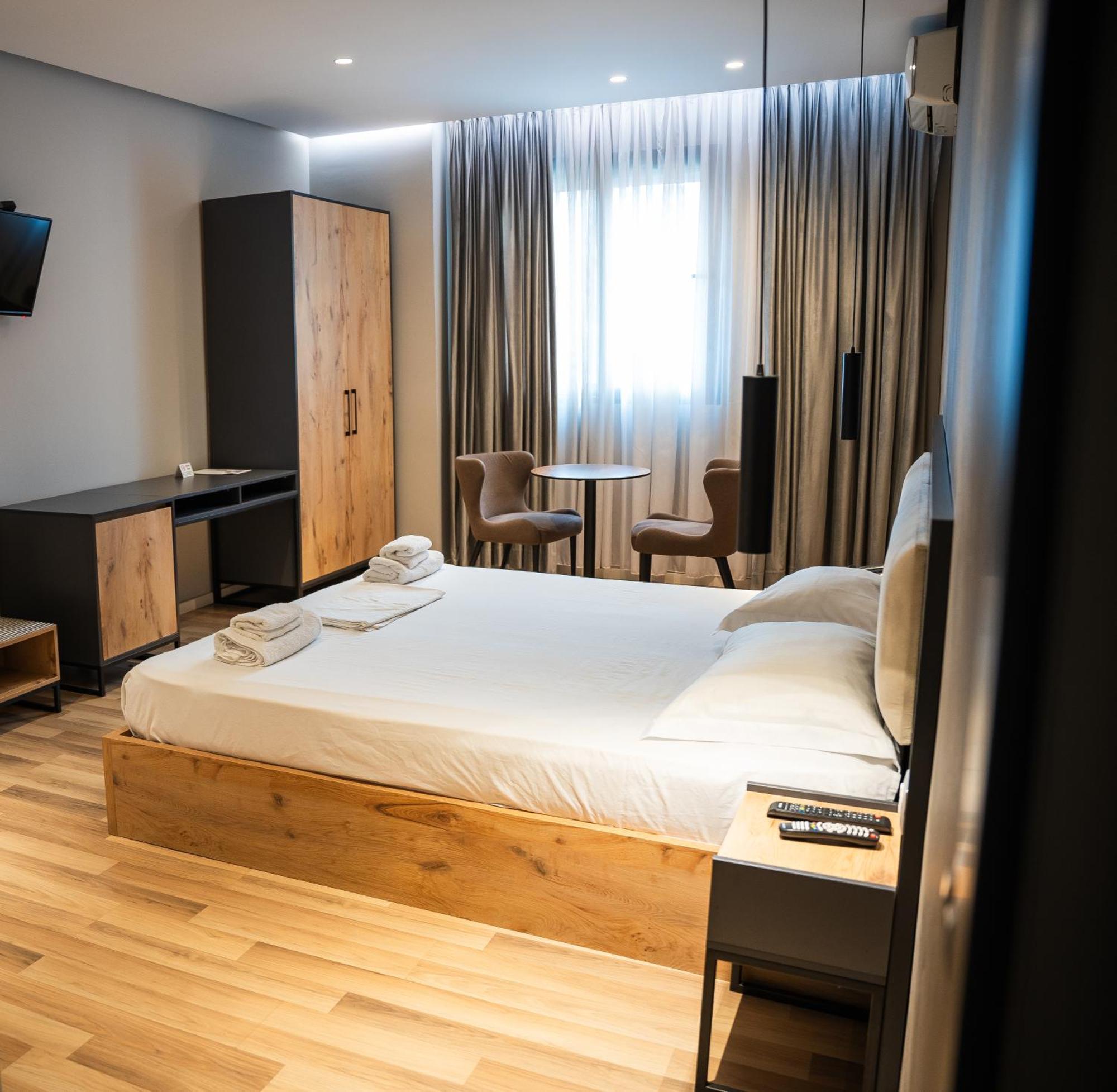 Center Boutique Hotel Tirana Bagian luar foto